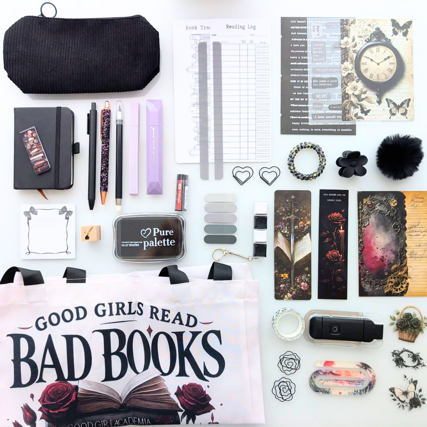 Box livresque, coffret dark romance, kit de lecture, trousse, stylos, tote bag, marque-pages, carnet, lampe de lecture, porte-clés, scrapbooking, stickers